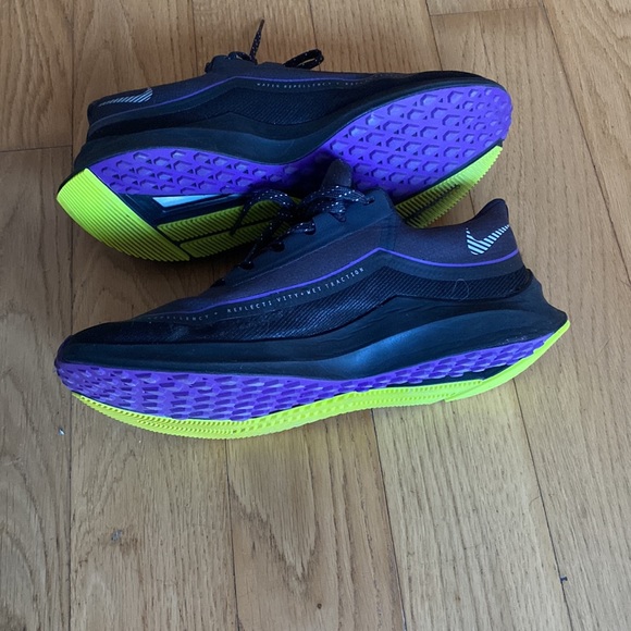 Nike Run Utility Seakers - Picture 4 of 6